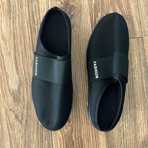 Black slip on fashion shoes size 8